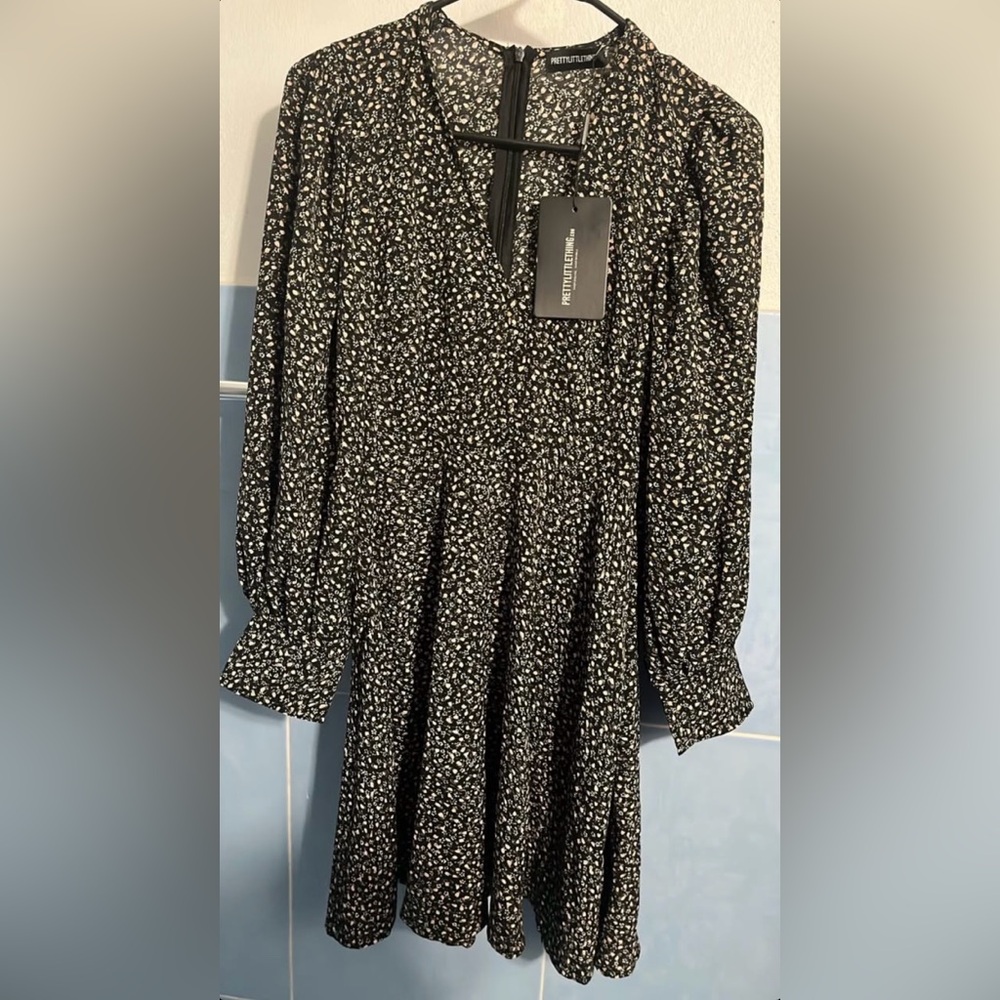Black Floral Print Waist Seam Detail Button Front Smock Dress - Picture 3 of 5